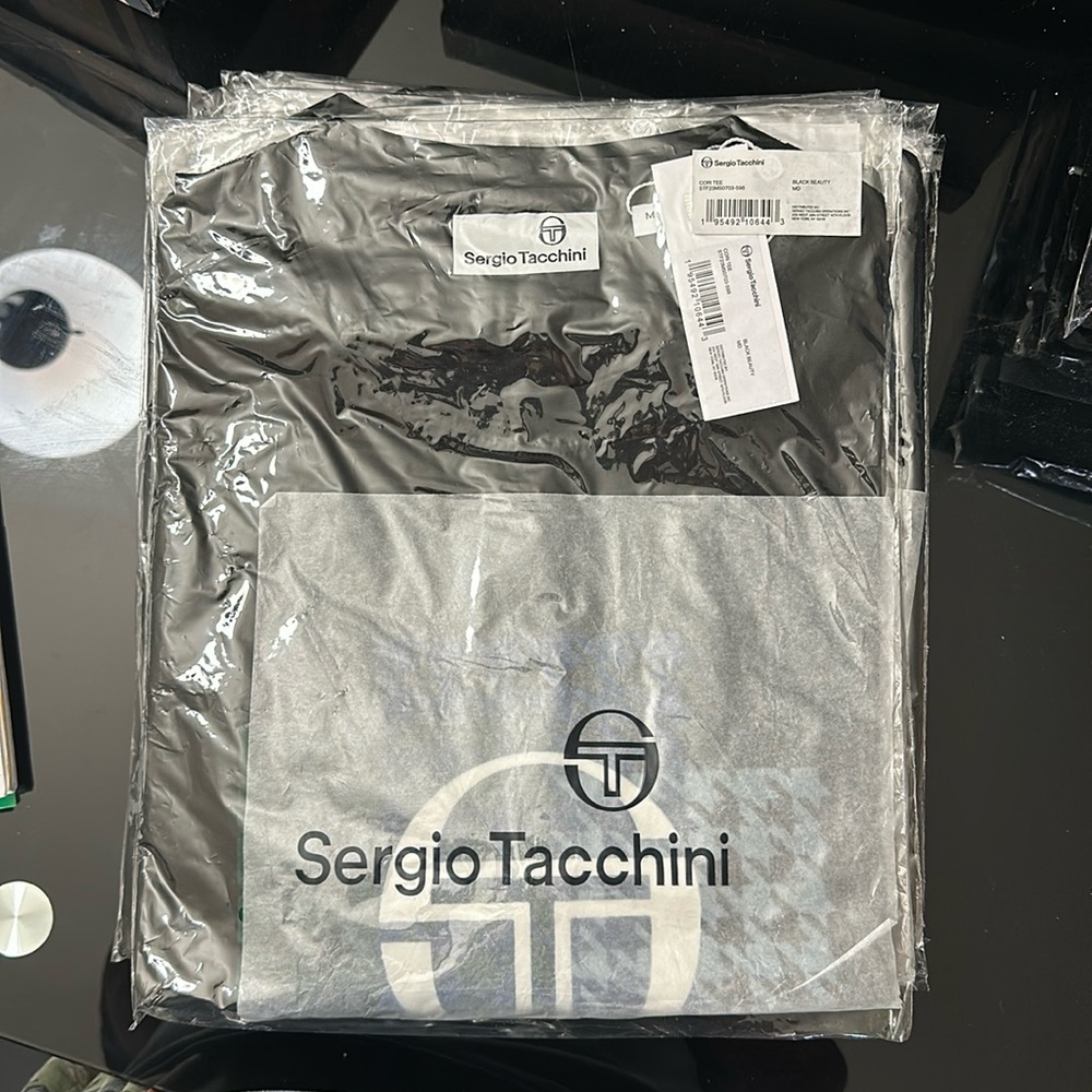Black men or women t shirt original Italian brand Sergio Tacchini